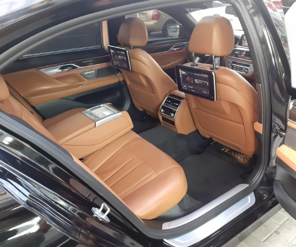 BMW 7 Series Rental Slide 2