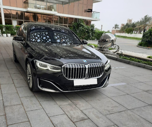 BMW 7 Series Rental Slide 1