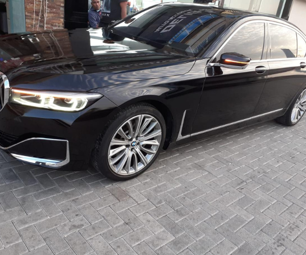 BMW 7 Series Rental Slide 4